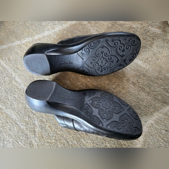 Clarks - Picture 2 of 4